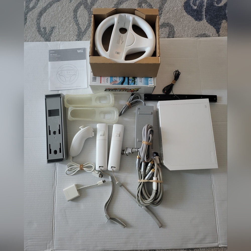Nintendo Wii Console Bundle 2006 .